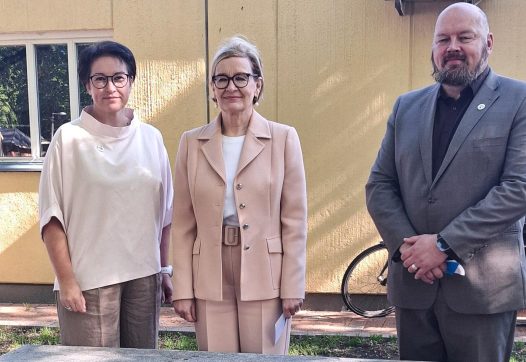 20260523 Heinola Niina Varjo, Paula Risikko ja Jari Parkkonen-artikkelikuva